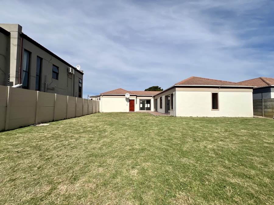 4 Bedroom Property for Sale in Parklands Western Cape